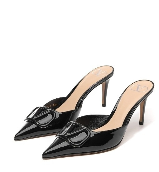 V logo sandal heel