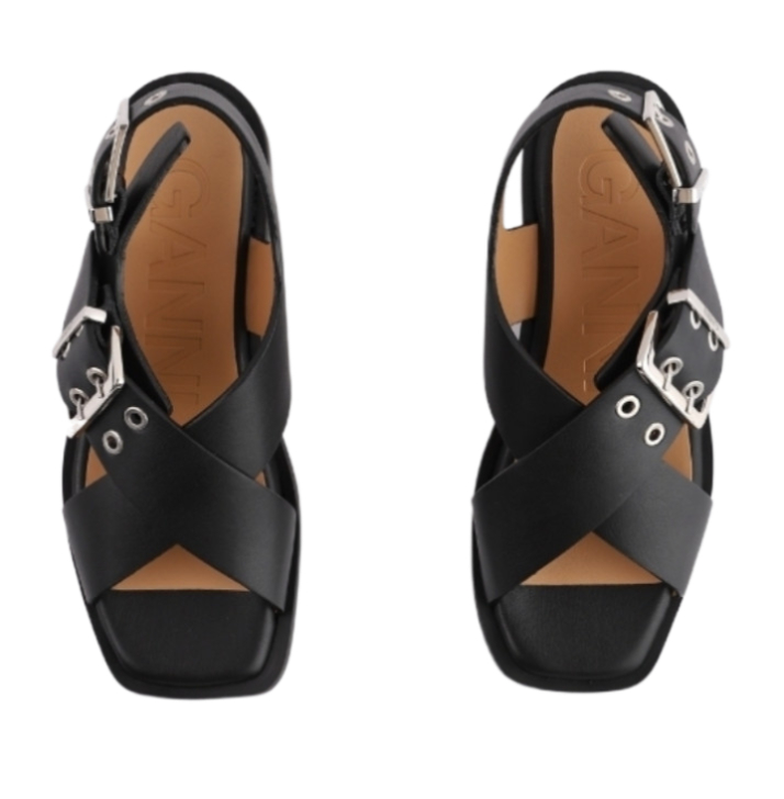 Black feminine buckle strap sandals