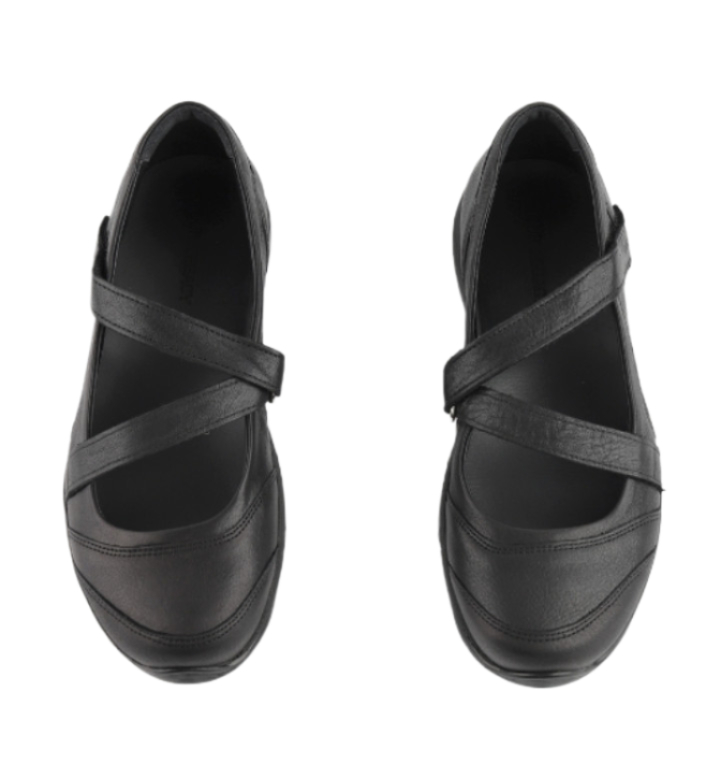 Sweetheart dress black swan leather sneakers