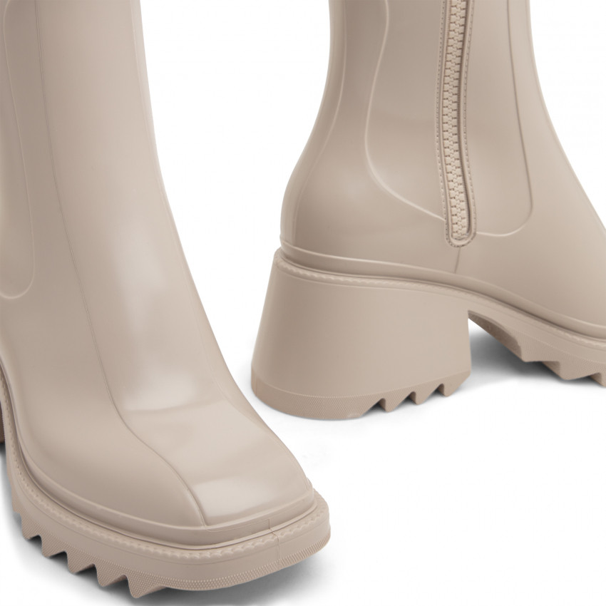 Betty rain boots