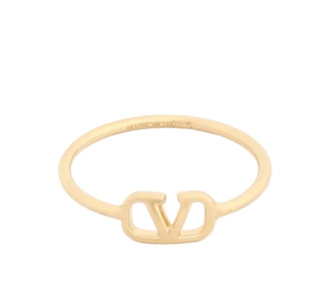 V logo signature metal ring