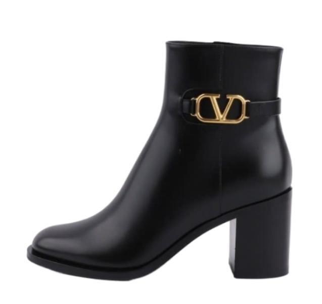 V-logo signature ankle boots