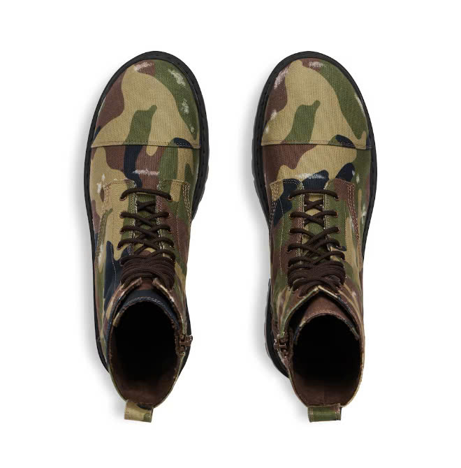 Camouflage lace-up boots