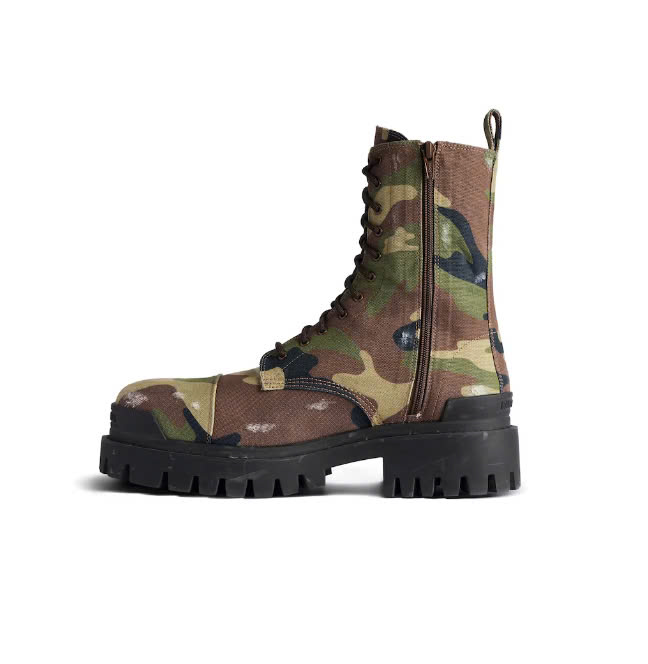 Camouflage lace-up boots