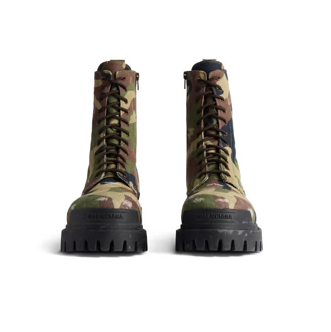 Camouflage lace-up boots