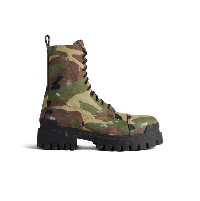 Camouflage lace-up boots