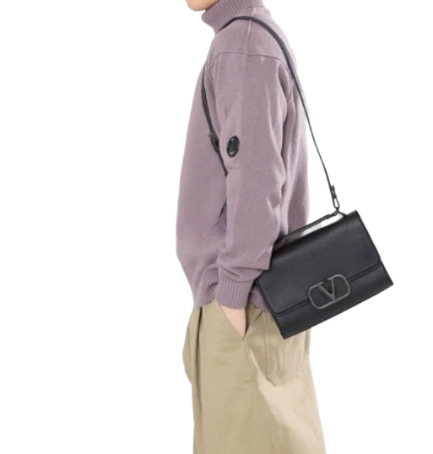 V logo shoulder bag