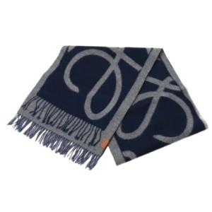 Anagram scarf