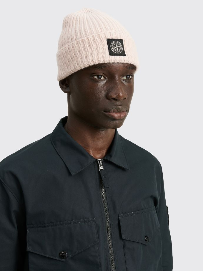 STONE ISLAND LOGO PATCH WOOL BEANIE PINK