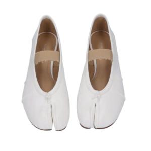 Tabi Ballerina Elastic Band Flat Shoes - Ivory:Nude