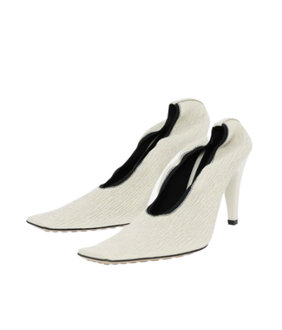 Square toe textured leather pumps heel