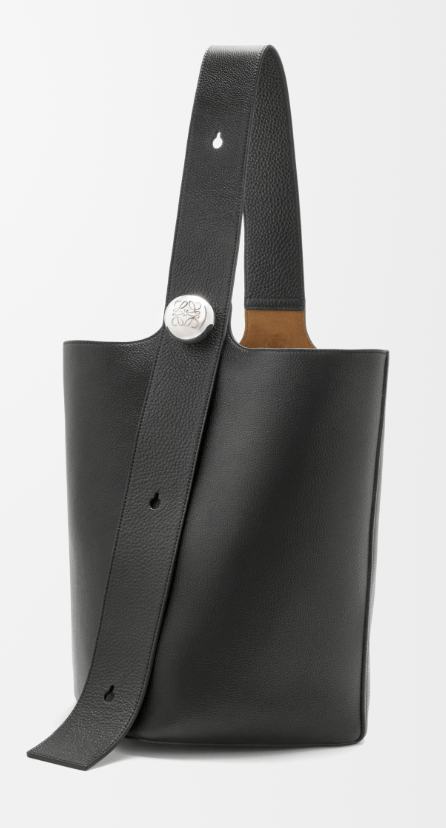 LARGE PEBBLE BUCKET IN SUPPLE GRAINED CALFSKIN