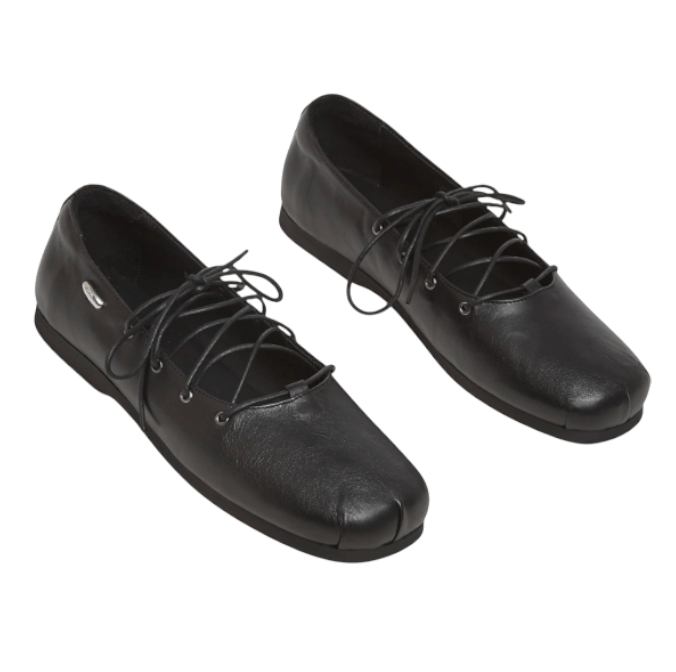 LACED SLIP IN MALLEABLE BLACK BULL HIDE 