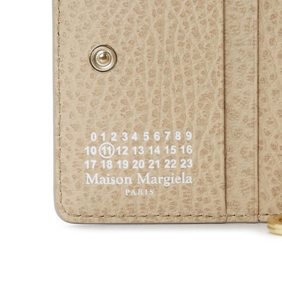 Discover Maison Margiela Stitch