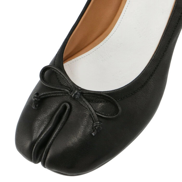 BALLET FLATS WITH ‘TABI’ TOE