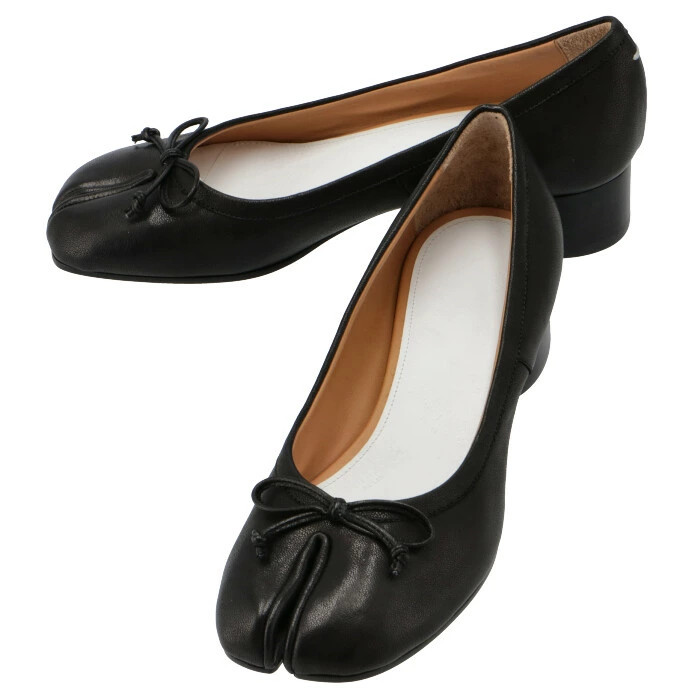 BALLET FLATS WITH ‘TABI’ TOE
