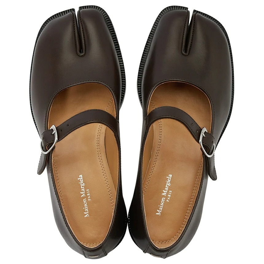 MAISON MARGIELA TABI MARY-JANY SHOES IN BROWN