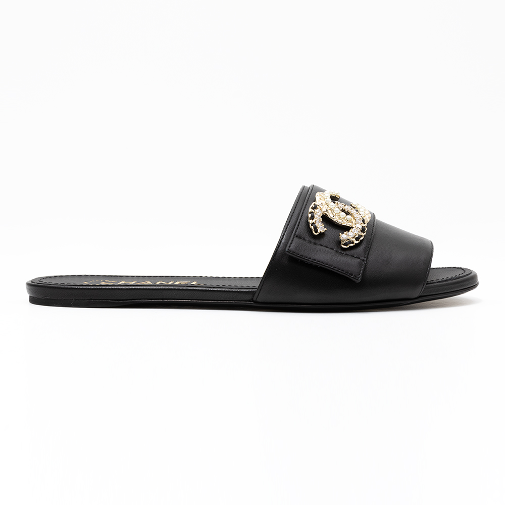 CC Logo Crystal Pearl Black Slippers