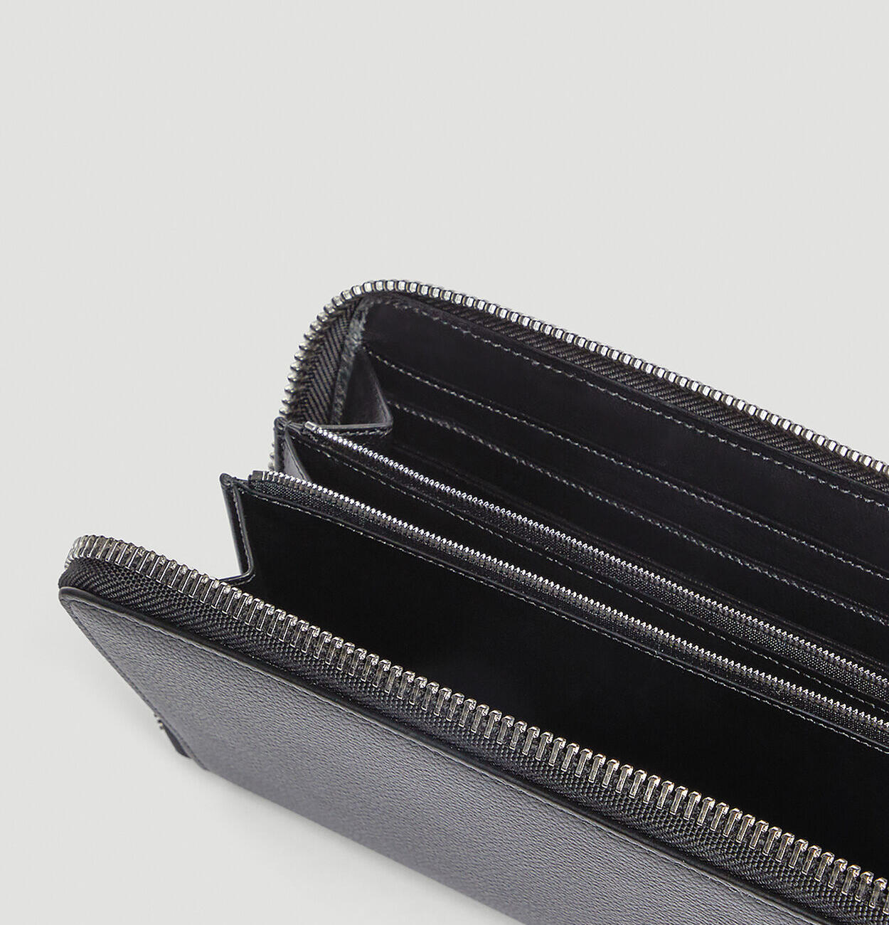 Leash Clutch Bag in Black
