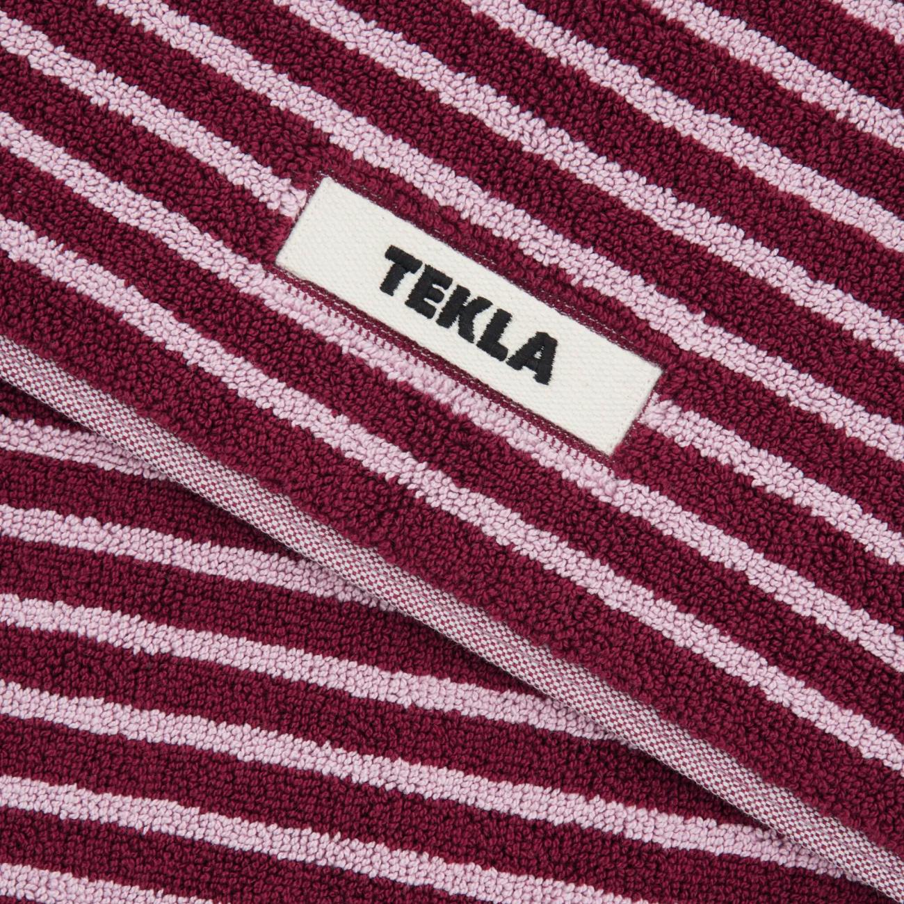 Red and Rose bath mat