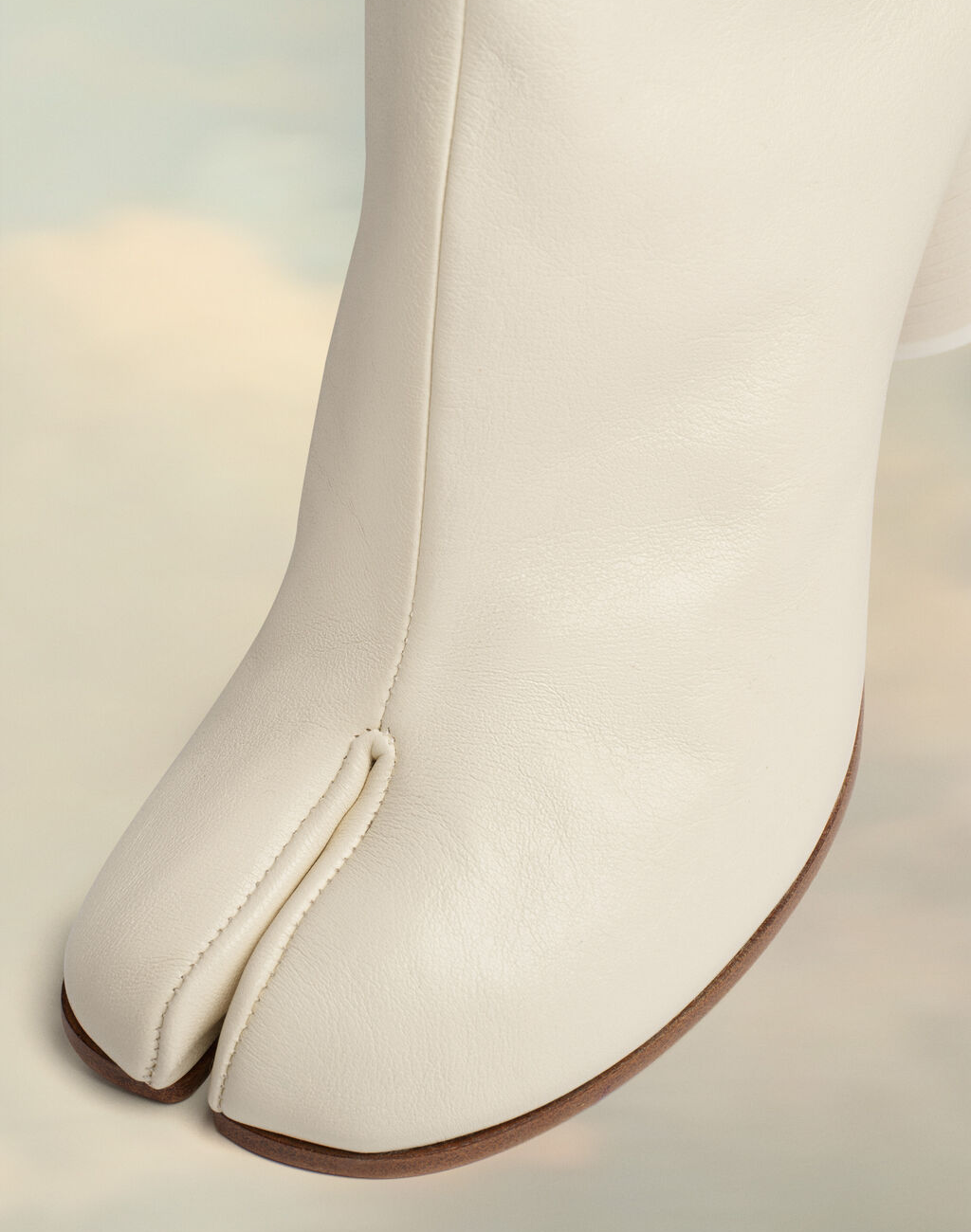 Tabi ankle boots White