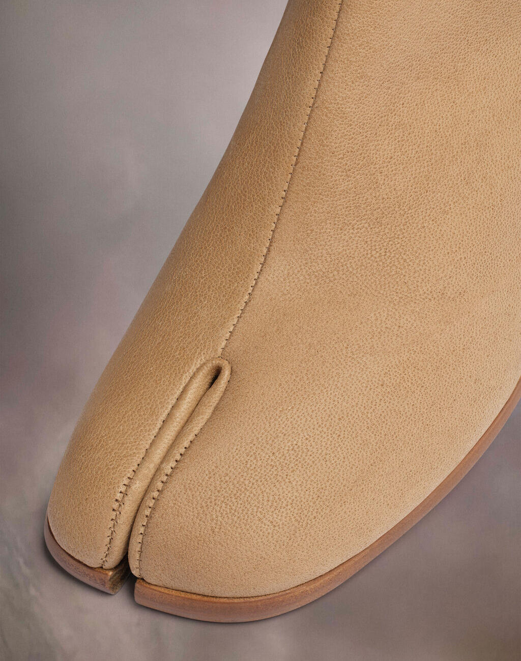 Tabi ankle boots in Beige
