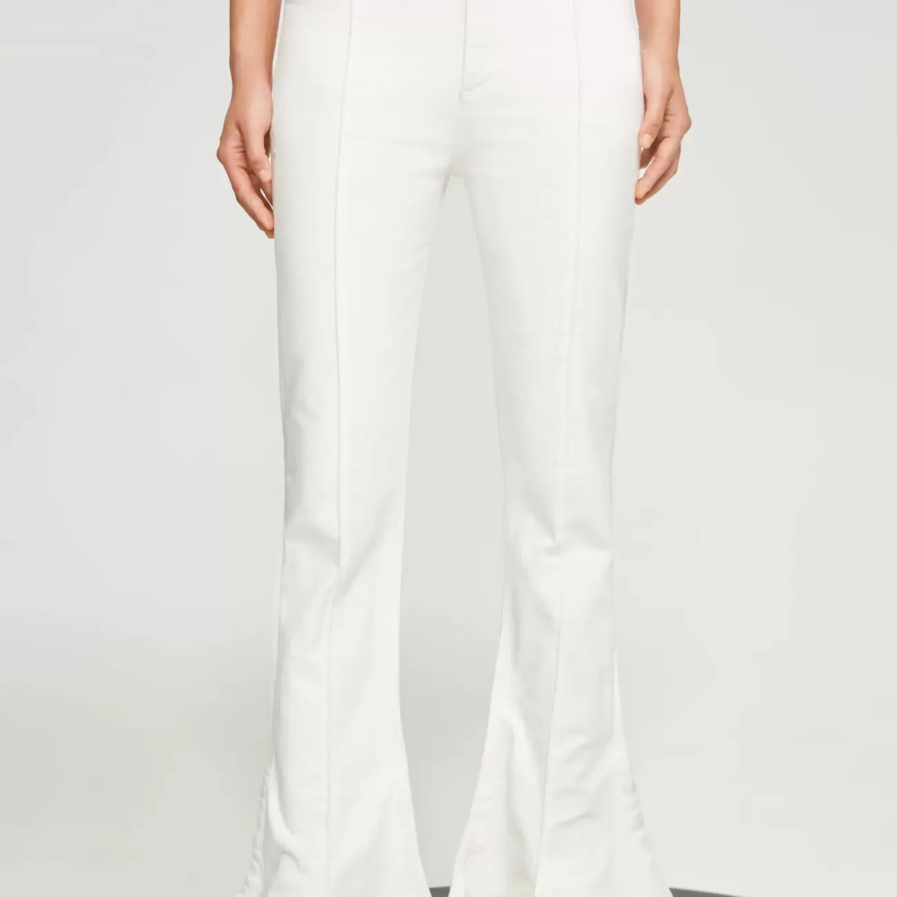  Classic Trumpet Jeans White