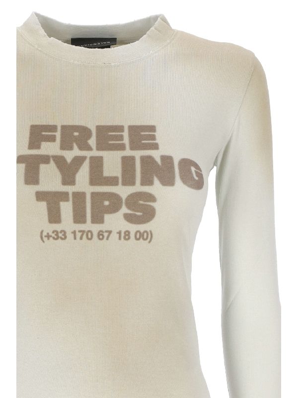 Slogan printed low-cut neck T-shirt