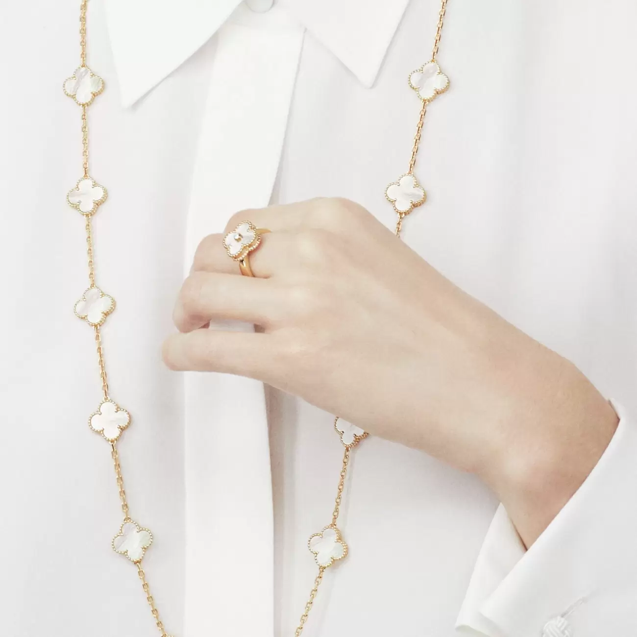 vintage alhambra ring yellow gold, diamonds, mother-of-pearl