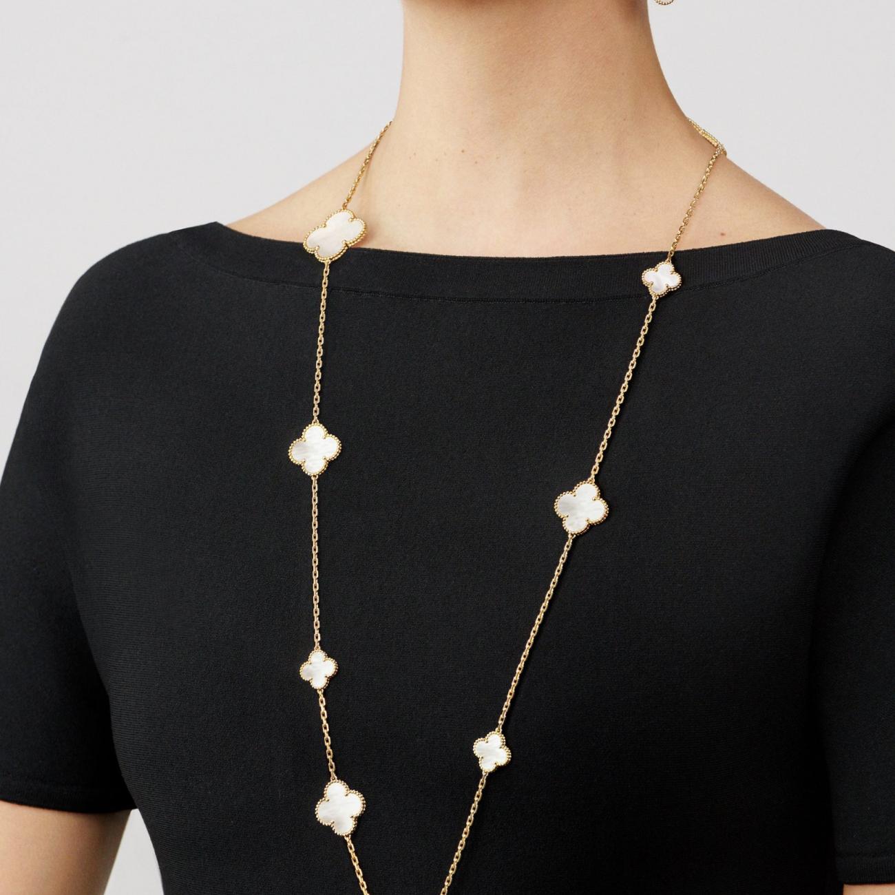 Magic Alhambra earrings, 2 motifs yellow gold, mother-of-pearl