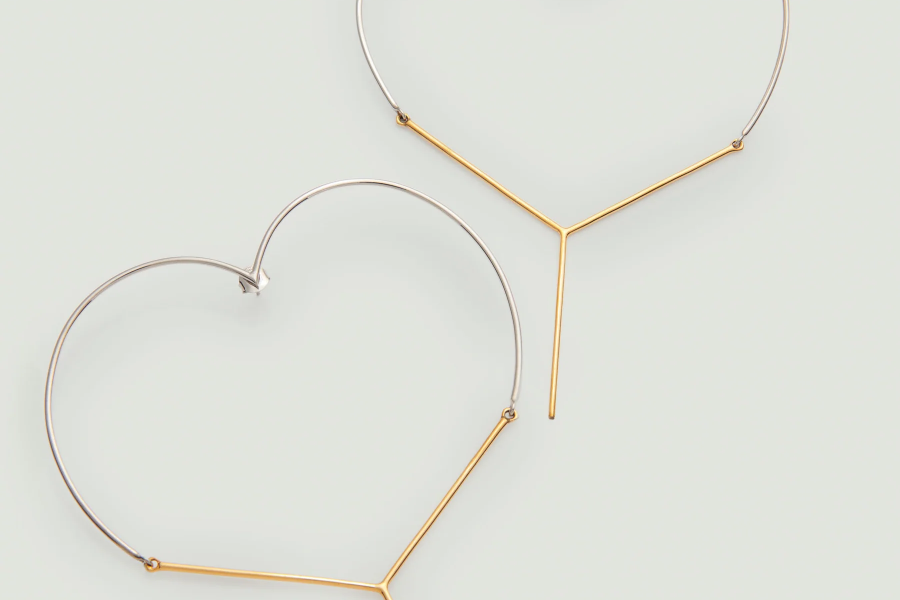 Maxi Y Heart Earrings / Gold