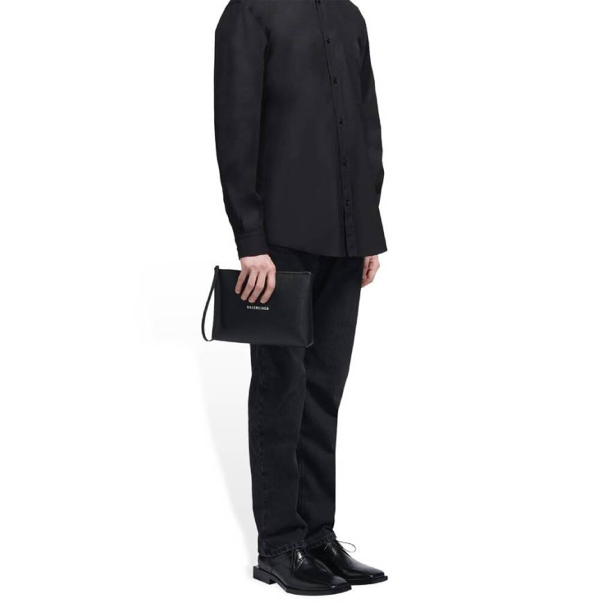 MEN'S CASH GUSSET POUCH WITH HANDLE IN BLACK/WHITE