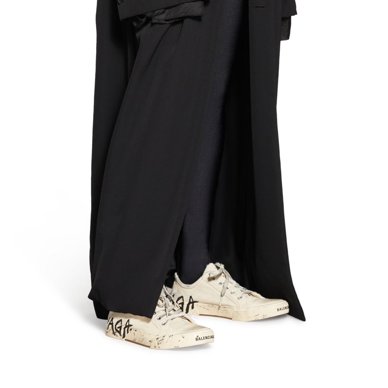 PARIS LOW TOP GRAFFITI SNEAKER IN WHITE