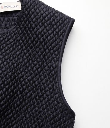 Sleeveless padded flare dress