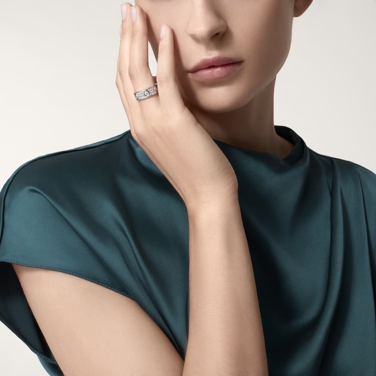 LOVE RING SET WITH PAVÉ DIAMONDS