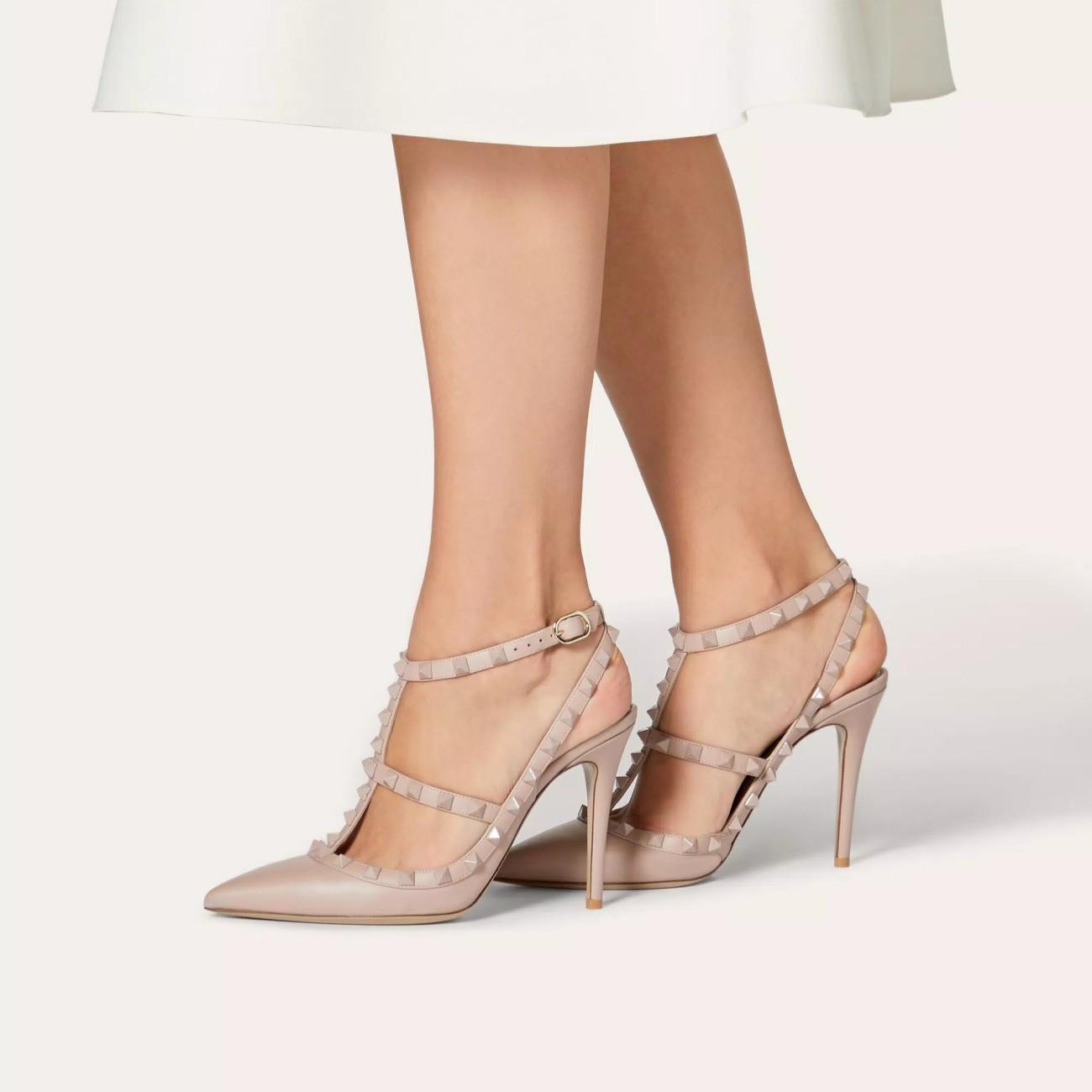 TONE ON TONE STUD EMBELLISHED ROCKSTUD STRAP PUMPS 100MM BEIGE