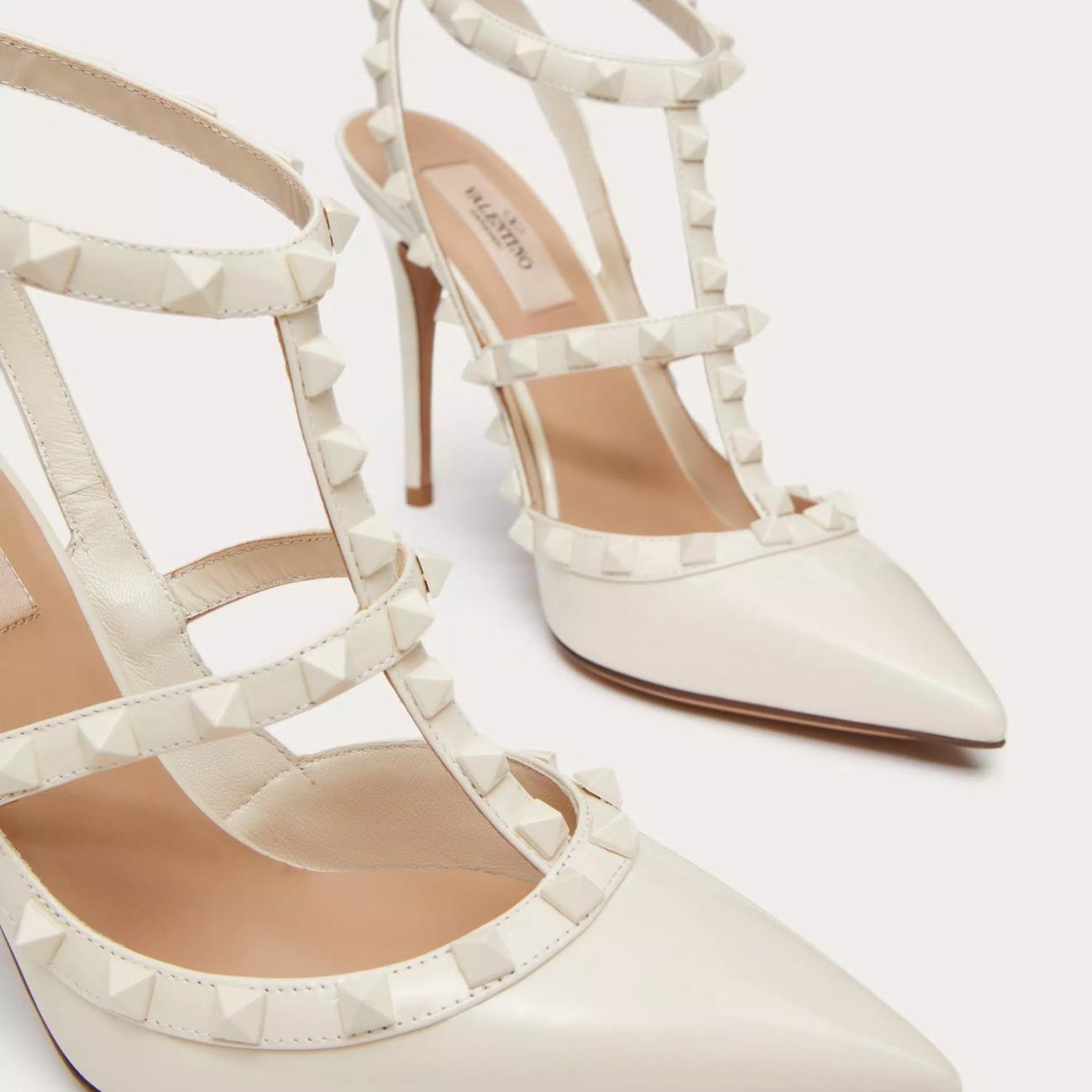 TONE-ON-TONE STUD-EMBELLISHED PATENT LEATHER ROCKSTUD STRAP PUMPS 100MM