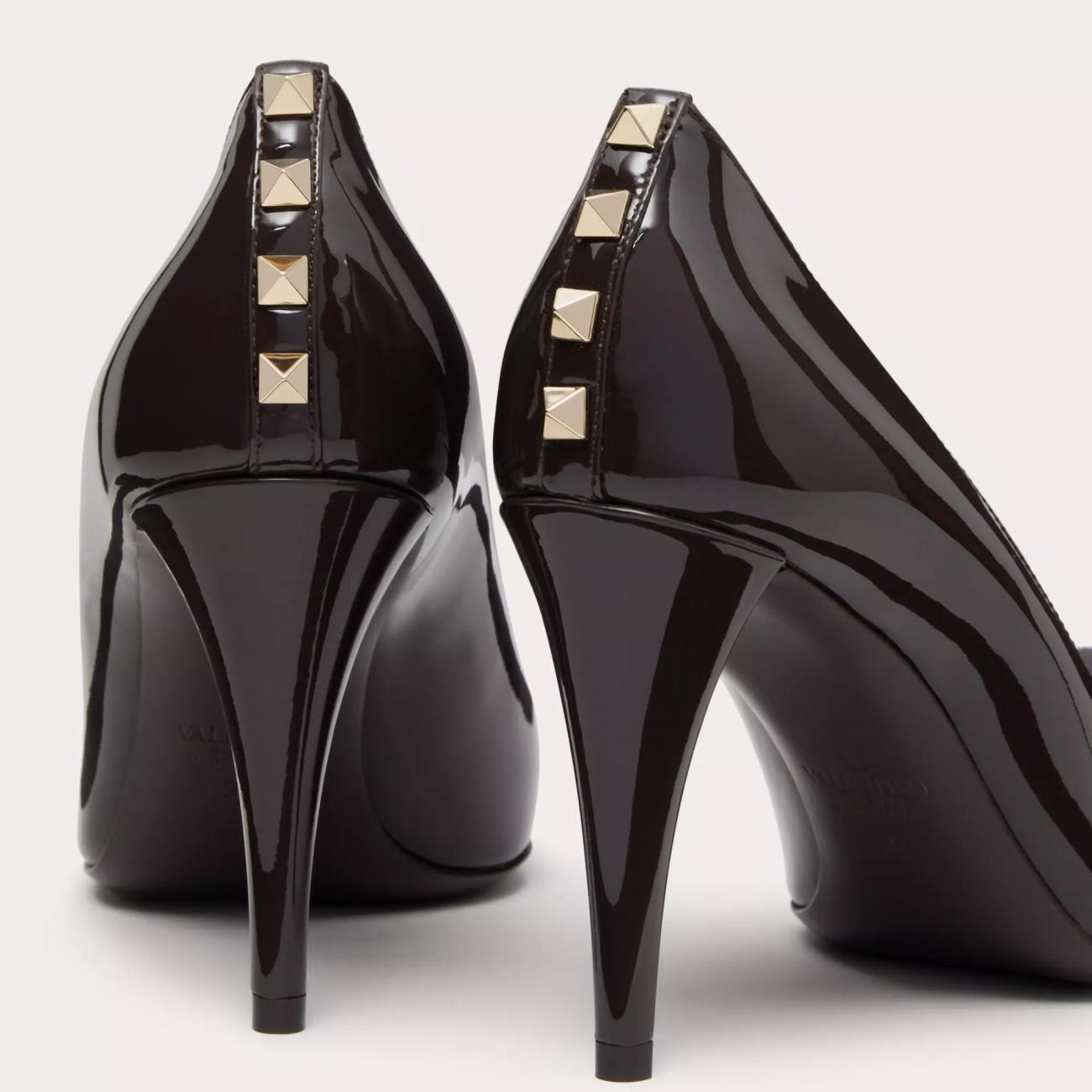 ROCKSTUD PATENT LEATHER PUMPS 90 MM
