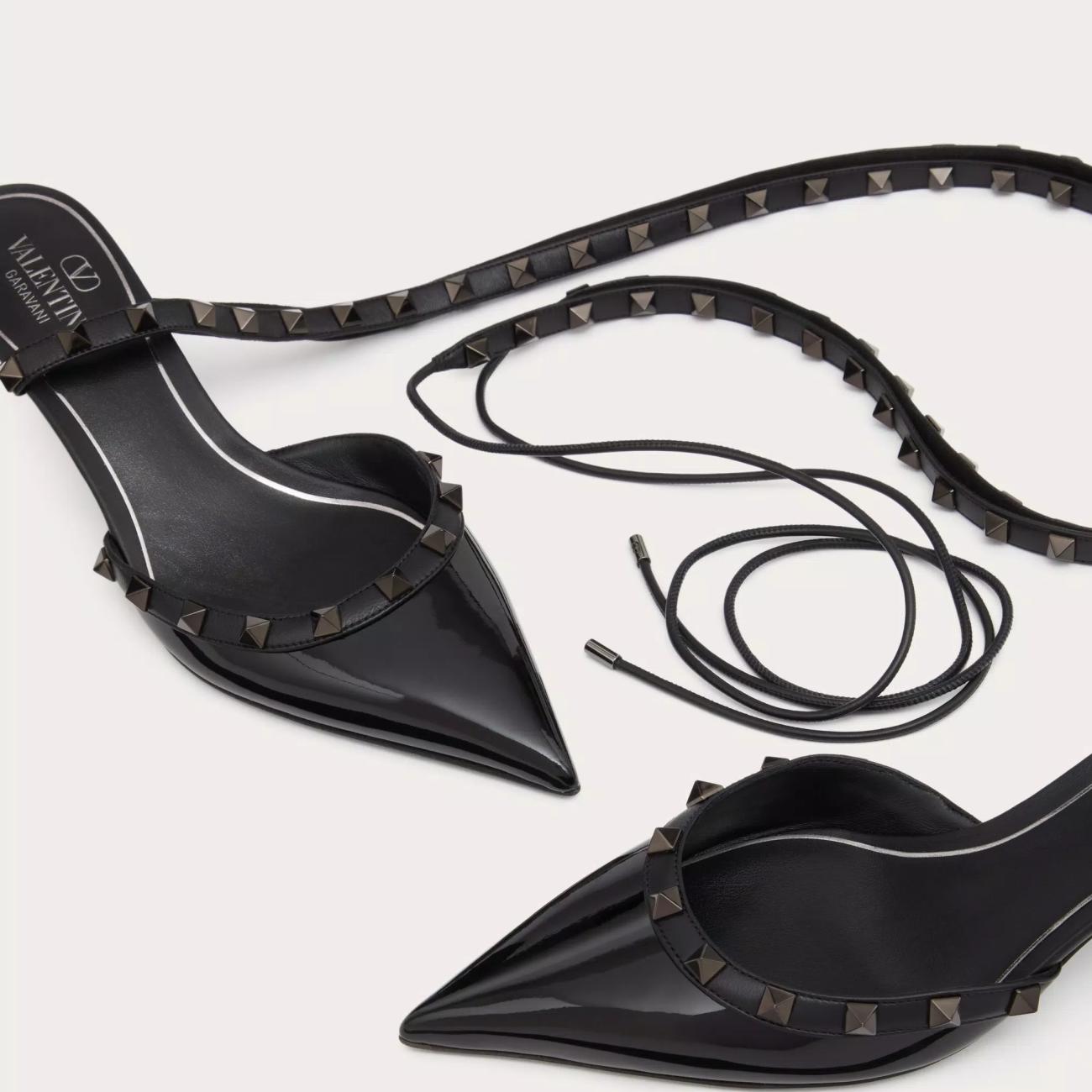 MATCHING STUD EMBELLISHED ROCKSTUD PATENT LEATHER PUMPS 50MM