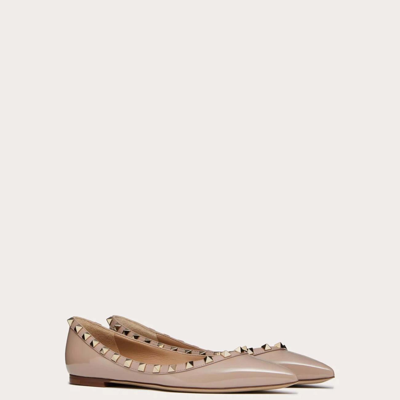 PATENT LEATHER ROCKSTUD BALLERINA POUDRE