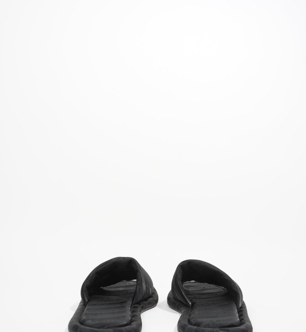 logo slippers black