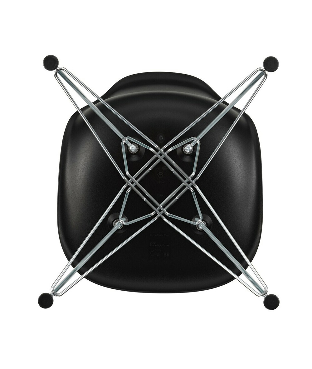 Vitra Eames Plastic Side Chair DSR Deep Black