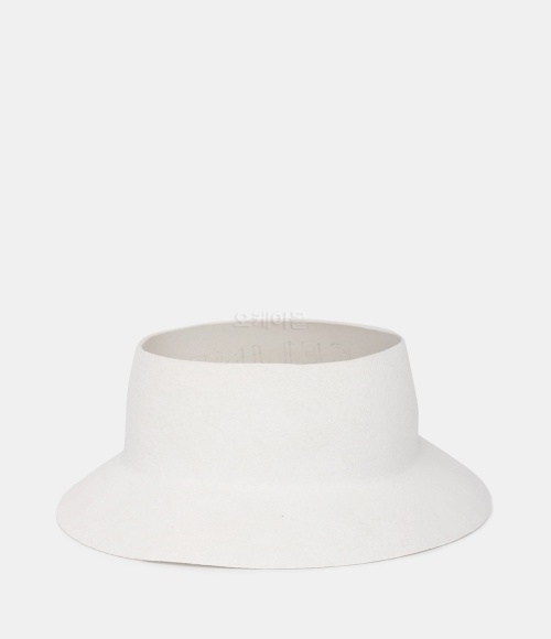 CLOCHE HAT IN FELT 