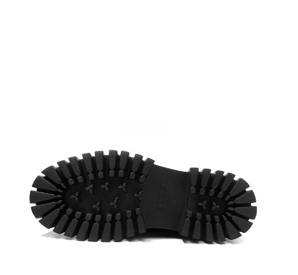 GG leather boots